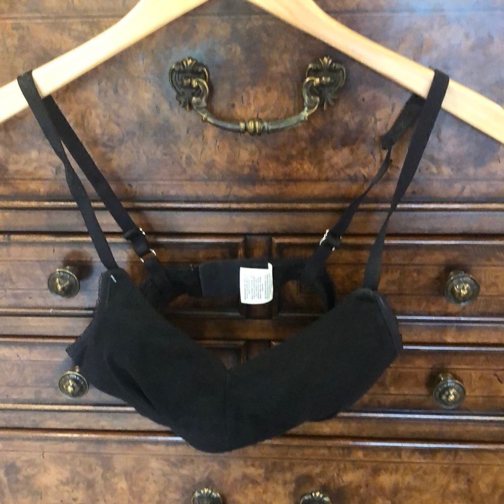 Jokey black bra with no underwire.